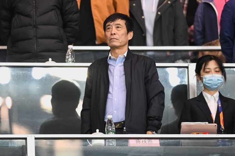 2023-24赛季欧冠16强（小组第一在前）：A组：拜仁慕尼黑、哥本哈根B组：阿森纳、埃因霍温C组：皇家马德里、那不勒斯D组：皇家社会、国际米兰E组：马德里竞技、拉齐奥F组：多特蒙德、巴黎圣日耳曼G组：曼城、莱比锡H组：巴塞罗那、波尔图参加欧联附加赛队伍：A组：加拉塔萨雷B组：朗斯C组：布拉加D组：本菲卡E组：费耶诺德F组：AC米兰G组：年轻人H组：顿涅茨克矿工垫底出局的队伍：A组：曼联B组：塞维利亚C组：柏林联合D组：萨尔茨堡红牛E组：凯尔特人F组：纽卡斯尔联G组：贝尔格莱德红星H组：安特卫普欧冠淘汰赛抽签时间&赛程↓16强抽签：12月18日19点1/8决赛：2月13/14日、20/21日；3月5/6日、12/13日1/4决赛&半决赛抽签：3月15日1/4决赛：4月9/10日、16/17日半决赛：4月30日/5月1日、5月7/8日决赛：6月1日（伦敦，温布利球场）参与欧冠1/8决赛抽签的球队分为种子球队（各组头名）和非种子球队（各组第二），种子球队将与非种子球队相遇；此外，抽签遵循同联赛、同小组规避的原则，进入1/4决赛后该规定不再生效。